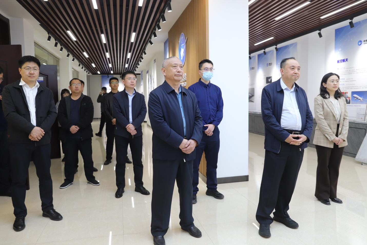 省工信廳電子信息產業處處長、二級巡視員李英峰來山東三星集團調研