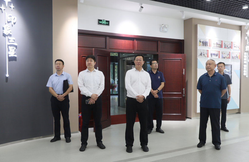 鄒平市人社局黨組書記、局長王保利來山東三星集團調研